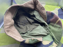 Charger l'image dans la galerie, Original British Army 68 Pattern Cold Weather DPM Combat Camouflage - Size 6 5/8 - The Militaria Shop