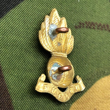 Load image into Gallery viewer, Original WW2 British Army Collar Badge - Royal Artillery - The Militaria Shop