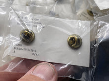 Lade das Bild in den Galerie-Viewer, Original US Air Force Senior Pilot Dress Uniform Wing Badge - Unissued in Packet - The Militaria Shop