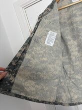 Charger l'image dans la galerie, Surplus US Army ACU Combat Uniform Jacket -Size Medium-Short - The Militaria Shop