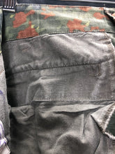 Charger l'image dans la galerie, Genuine German Army Issue G1 Flecktarn Camouflaged Combat Trousers - W:31" L:26" - The Militaria Shop