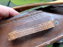 Charger l'image dans la galerie, Original Pair of British Army WW1 Dated Binoculars in Leather Case - The Militaria Shop