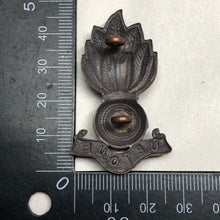 Load image into Gallery viewer, Original WW1 British Army Royal Artillery Cap Badge - The Militaria Shop