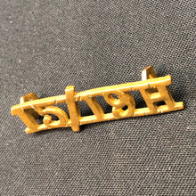 Lade das Bild in den Galerie-Viewer, Original WW2 British Army Brass Shoulder Title - 15th 19th Hussars - The Militaria Shop