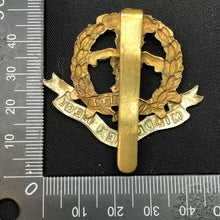 Load image into Gallery viewer, Original WW1 / WW2 British Army Middlesex Regiment Cap Badge - The Militaria Shop