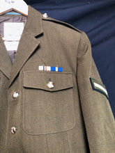 Lade das Bild in den Galerie-Viewer, British Army Grade 1 No.2 Dress Uniform Jacket - Green Howards - Size 182/100/84 - The Militaria Shop