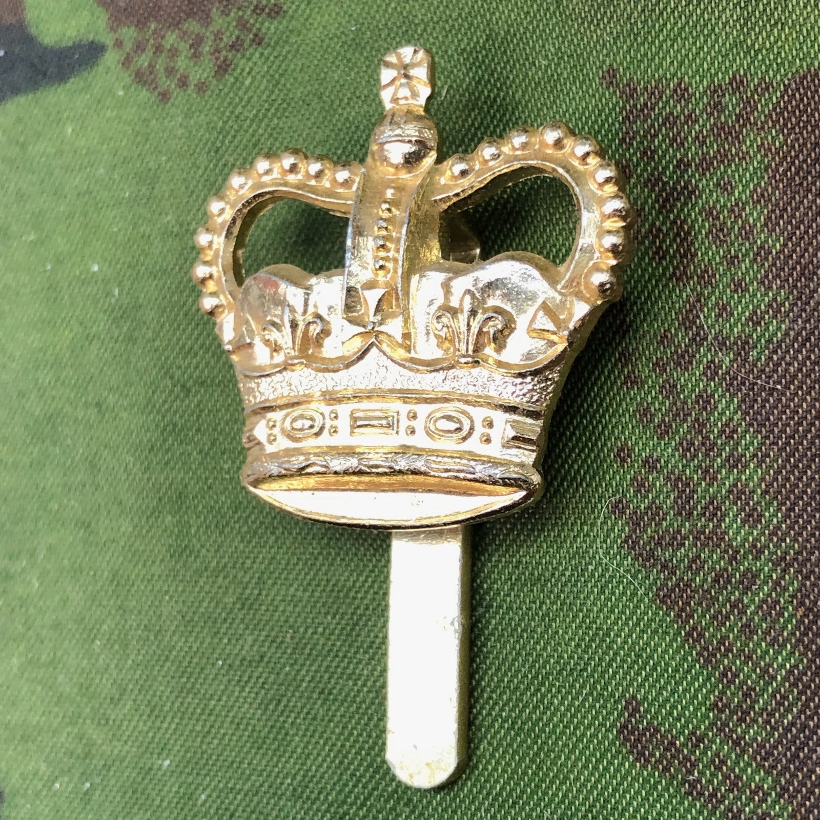 Original British Staybrite Army Cap Badge Ministry of Defence Civilian Employee - The Militaria Shop