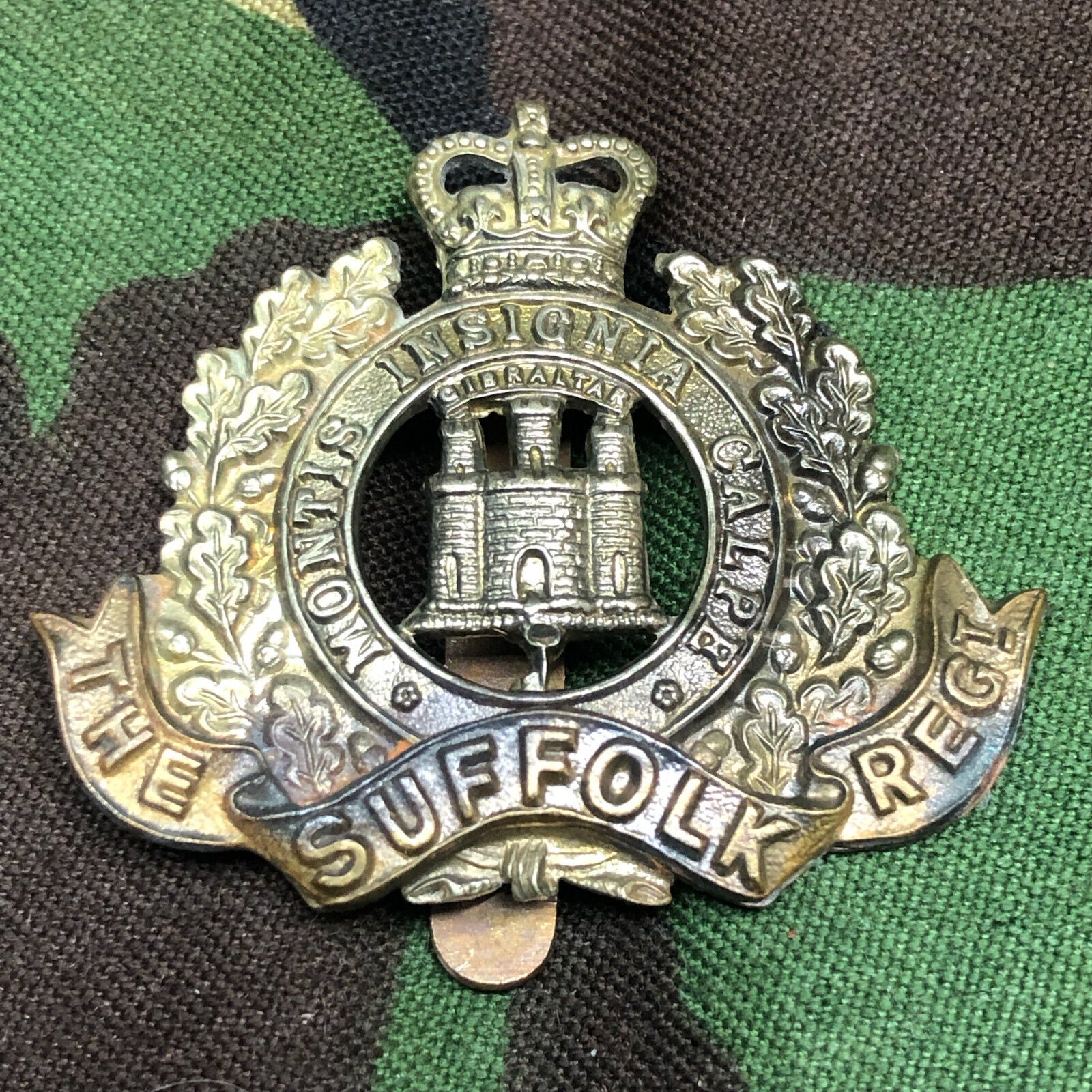 Original British Army The Suffolk Regiment Cap Badge - The Militaria Shop
