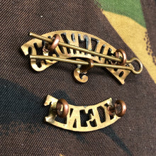 Load image into Gallery viewer, Original WW1 British Army Red Cross Shoulder Title - Kent - The Militaria Shop