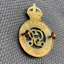 Load image into Gallery viewer, Original WW1 British Army Royal Horse Guards Cap Badge - The Militaria Shop