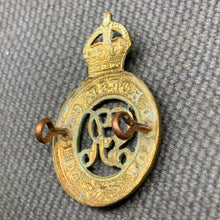 Load image into Gallery viewer, Original WW1 British Army Royal Horse Guards Cap Badge - The Militaria Shop