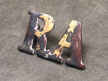 Load image into Gallery viewer, Genuine British Army Brass Shoulder Title - Royal Artillery - The Militaria Shop