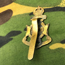 Load image into Gallery viewer, Original WW1 British Cap Badge - 1st Surrey Rifles - The Militaria Shop
