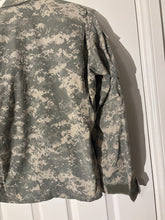 Lade das Bild in den Galerie-Viewer, Surplus US Army ACU Combat Uniform Jacket -Size Medium-Short - The Militaria Shop