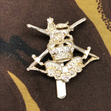 Charger l'image dans la galerie, Genuine British Army Staybrite Cap Badge - Junior Leaders Regiment - The Militaria Shop