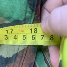 Charger l'image dans la galerie, Original British Army 68 Pattern DPM Camouflaged Smock - Size 1 - 36" Chest - The Militaria Shop