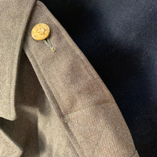 Lade das Bild in den Galerie-Viewer, Original WW2 US Army Class A Dress Jacket 1942 - Private Ryan Prop - 39" Large - The Militaria Shop