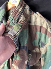Lade das Bild in den Galerie-Viewer, Genuine US M65 Woodland Camouflage Field Jacket - Medium Long - The Militaria Shop