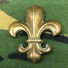 Lade das Bild in den Galerie-Viewer, Original WW1 British Cap Badge - Manchester Regiment - The Militaria Shop