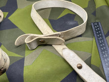 Charger l'image dans la galerie, Original British Army Buff White Leather Sword Hangers / Drum Hangers ? - The Militaria Shop