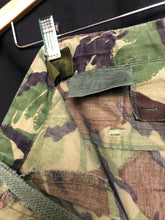 Charger l'image dans la galerie, Genuine British Army DPM Camouflaged Lightweight Trousers - Size 75/68/84 - The Militaria Shop