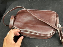 Lade das Bild in den Galerie-Viewer, Genuine British Army Woman's Officers Shoulder Brown Hand Bag - The Militaria Shop