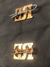 Load image into Gallery viewer, Original WW1 WW2 British Army Royal Engineers Brass Shoulder Title Pair - The Militaria Shop
