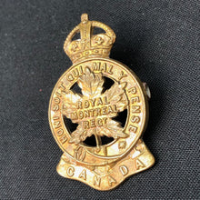 Lade das Bild in den Galerie-Viewer, Original British Army WW1 / WW2 Royal Montreal Regiment Cap Badge - The Militaria Shop