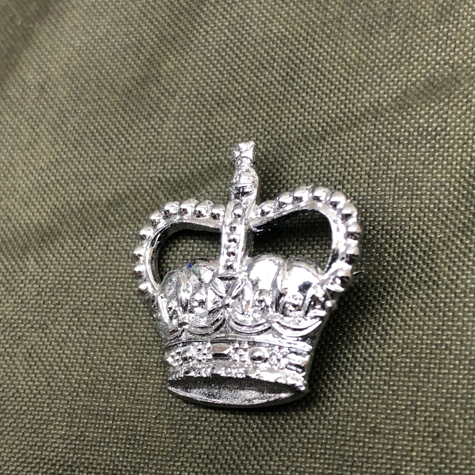 British Army Metal Rank Badge in Chromium plated metal - Small Crown - Staff Sgt - The Militaria Shop