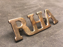 Lade das Bild in den Galerie-Viewer, Genuine British Army Brass Shoulder Title - Royal Horse Artillery RHA - The Militaria Shop