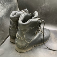 Charger l'image dans la galerie, British Army Surplus Black Leather ITURRI Combat Patrol Boots - Size UK 6 L - The Militaria Shop