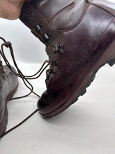 Lade das Bild in den Galerie-Viewer, British Army Surplus Brown Leather Combat Boots - Altberg - Size UK 9 M - The Militaria Shop