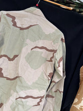 Load image into Gallery viewer, Gulf War US Army DCU Camouflaged Combat Field Coat/Jacket - Small/Long - The Militaria Shop