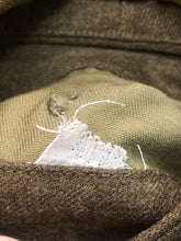 Lade das Bild in den Galerie-Viewer, Original WW2 US Army Class A Dress Jacket - Private Ryan Prop - 39" Long - The Militaria Shop