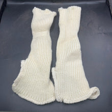 Lade das Bild in den Galerie-Viewer, British Army Issue Thick Cold Weather White Wool Wristlets Sleeves - The Militaria Shop