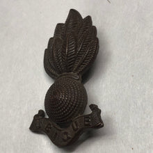Load image into Gallery viewer, Original WW1 British Army Royal Artillery Cap Badge - The Militaria Shop