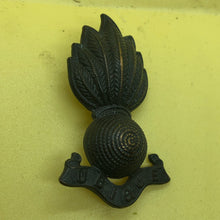 Load image into Gallery viewer, Original WW1/WW2 British Army Royal Artillery Cap Badge - The Militaria Shop