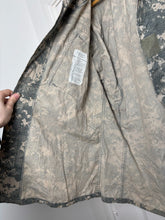 Charger l'image dans la galerie, Surplus US Army ACU Combat Uniform Jacket-Medium Regular - The Militaria Shop