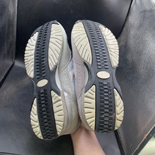 Load image into Gallery viewer, Genuine British Army Surplus White PT Running / Gym Shoes Trainers - Size UK 7.5 - The Militaria Shop