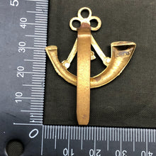 Charger l'image dans la galerie, Original British Army Cap/Beret Badge - Light Infantry - The Militaria Shop
