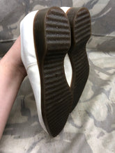 Load image into Gallery viewer, Genuine British Army Women's White Summer Shoes - WW2 Pattern - Size UK 6M - The Militaria Shop