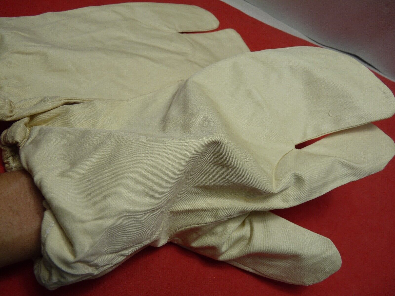 Original WW2 British Army Gunners Winter White Gloves - Dated 1941 - The Militaria Shop
