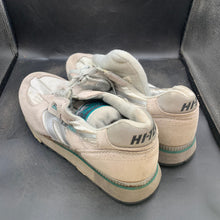 Load image into Gallery viewer, Genuine British Army Surplus White PT Running / Gym Shoes Trainers - Size UK 8 - The Militaria Shop