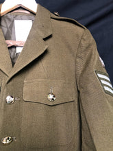 Lade das Bild in den Galerie-Viewer, Original British Army No.2 Dress Uniform Jacket - Grade 1 - Size 176/92/76 - The Militaria Shop