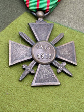 Load image into Gallery viewer, Original WW1 French Army - 1914/18 Croix du Guerre Medal - The Militaria Shop