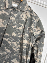 Lade das Bild in den Galerie-Viewer, Surplus US Army ACU Combat Uniform Jacket-6R - The Militaria Shop