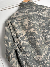 Charger l'image dans la galerie, Surplus US Army ACU Combat Uniform Jacket-Medium Regular - The Militaria Shop