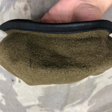 Lade das Bild in den Galerie-Viewer, Genuine British Army Beret - Guards Division - Size 55 - The Militaria Shop