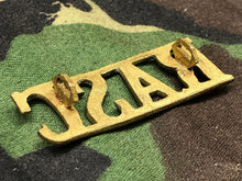 Lade das Bild in den Galerie-Viewer, Original WW2 British Army Brass Shoulder Title - RASC Army Service Corps - The Militaria Shop