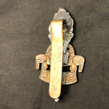 Lade das Bild in den Galerie-Viewer, Original British Army Cap/Beret Badge - Royal Army Education Corps RAEC - The Militaria Shop